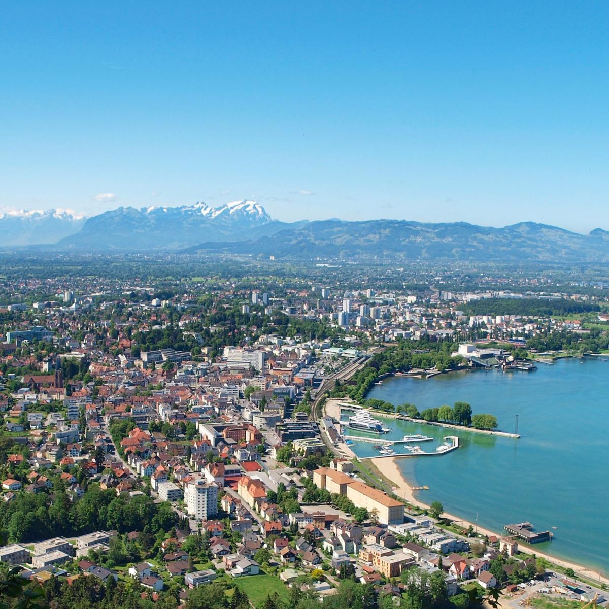 Panoramablick auf Bregenz und den Bodensee